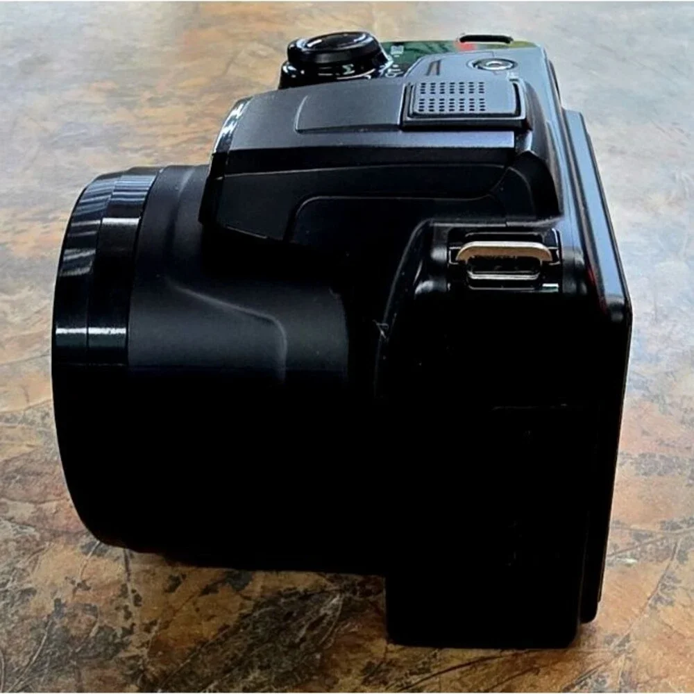 Nikon COOLPIX L105 12.1 MPX Point And Shoot Digital Camera - Picture 5 of 8